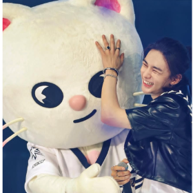 Jiniret On Stage